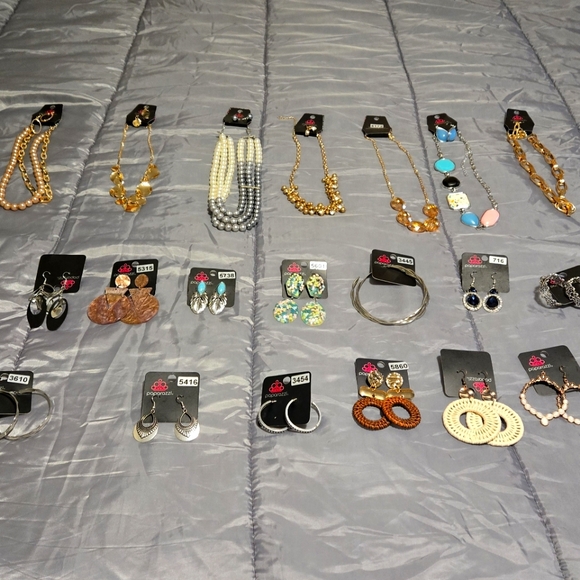 ALL 22 Paparazzi Jewelry for $100 - Picture 11 of 16
